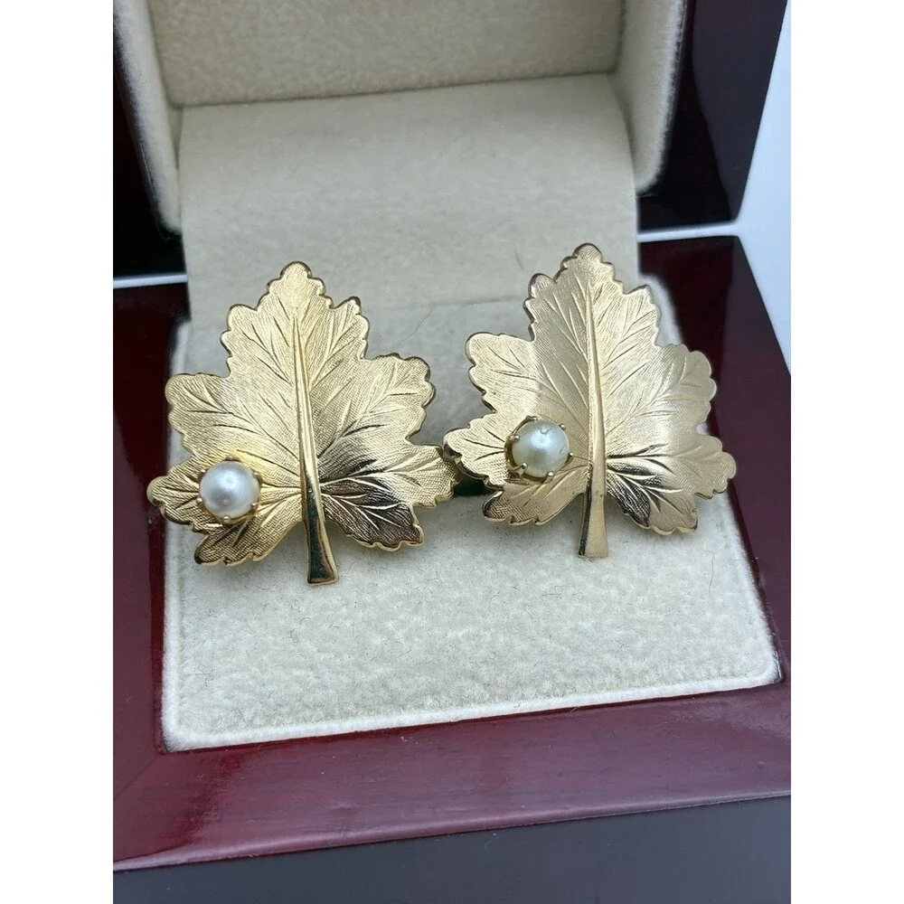 Sarah Coventry Leaf Clip On Earrings Faux Pearl Goldtone  VTG